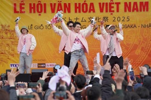 5.000 khán giả Osaka cháy hết mình cùng dàn 'Anh trai vượt ngàn chông gai'