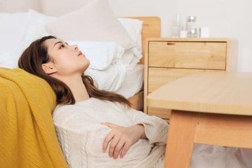 Vì sao nhiều người vẫn nhớ tình cũ dù đã có người yêu mới?