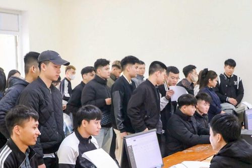 Hàng nghìn lao động Nghệ An đăng ký dự thi tiếng Hàn trong buổi đầu tiên