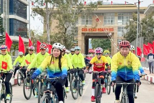 300 vận động viên tham gia đạp xe hữu nghị Việt Nam-Trung Quốc