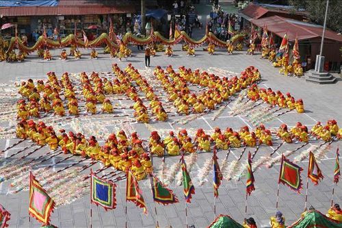 Khai mạc Lễ hội Phủ Dầy tại Nam Định: Thu hút đông đảo du khách thập phương