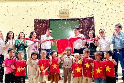 Từ tấm lòng doanh nghiệp đến bữa cơm ấm áp: Vinalink Group nâng bước trẻ em Chăm Puông, Tương Dương, Nghệ An