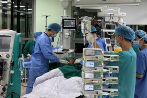 Cụ ông suy đa tạng sau 20 ngày tự chữa đau răng