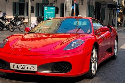 Siêu xe hàng hiếm Ferrari F430 xuất hiện trên đường phố Việt Nam