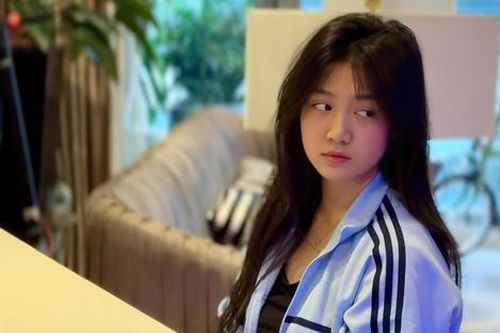 Ái nữ nhà Mạnh Trường gây sốt với visual tuổi 16 đẹp tựa nàng thơ