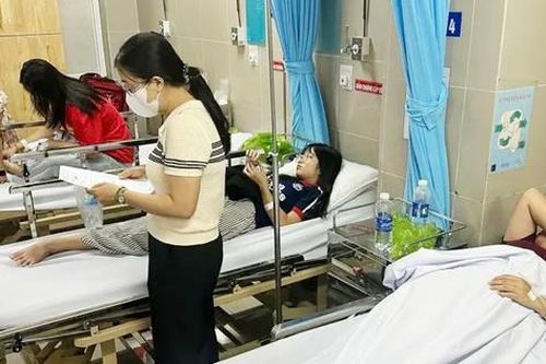 Làm rõ vụ 33 học sinh ở TPHCM nghi ngộ độc sau ăn bánh mì