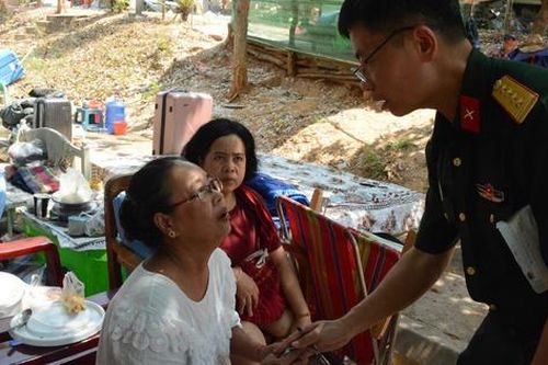 Lực lượng cứu hộ cứu nạn Việt Nam tặng 30 tấn lương khô hỗ trợ nạn nhân ở Myanmar