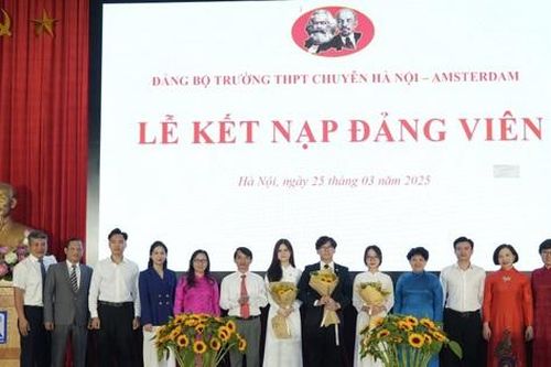 Điểm tô thêm 'sắc hồng' ở Trường THPT chuyên Hà Nội - Amsterdam