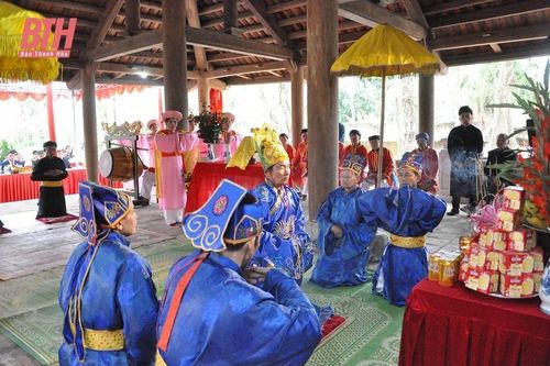 Lễ hội đền Đức Thánh Cả làng Đông Sơn