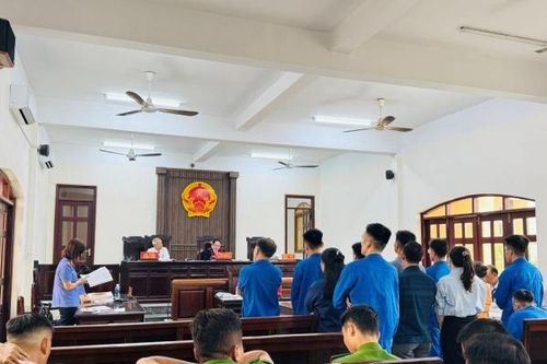 Xét xử các bị cáo 'làm luật' cho xe vi phạm được qua Trạm Cảnh sát giao thông Suối Tre