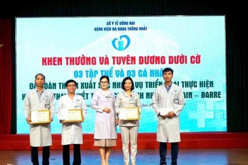 Khen thưởng ê kíp Bệnh viện Đa khoa Thống Nhất do triển khai tốt kỹ thuật thay huyết tương cứu bệnh nhân mắc bệnh hiếm