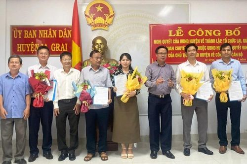 Ia Grai công bố các quyết định về công tác cán bộ