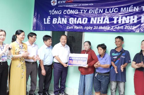 Trao tặng nhà tình nghĩa cho hộ nghèo TP. Cam Ranh