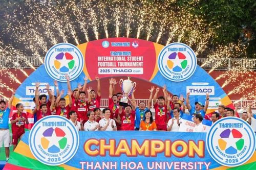 Phó Thủ tướng Mai Văn Chính trao cúp vô địch Giải bóng đá Thanh Niên sinh viên quốc tế 2025