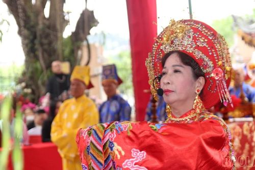 Linh thiêng lễ tế dân gian 'Khánh tiệc Đức thánh Mẫu'