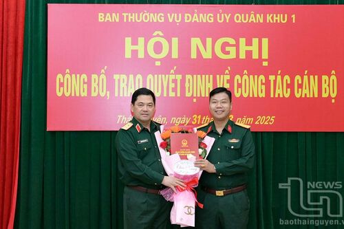 12 cán bộ Quân khu 1 nhận quyết định điều động, bổ nhiệm