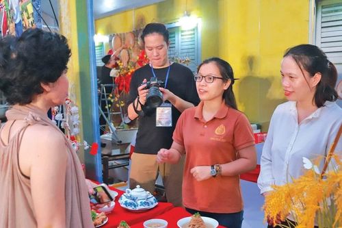 Từ bếp lửa truyền thống đến bàn ăn hiện đại