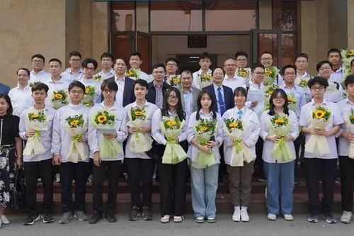 37 học sinh vào đội tuyển thi Olympic khu vực và quốc tế