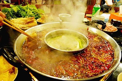 Cho thuốc phiện vào lẩu để khách 'ăn là nghiện', chủ quán Trung Quốc bị kết án
