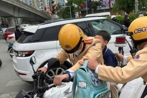 Đưa cháu bé bị lạc về nhà an toàn