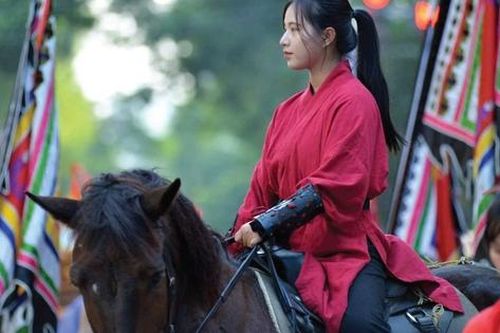 Ninh Bình lần đầu tiên tổ chức diễu hành kỵ binh trong Lễ hội Nón lá - Viet Nam Festival 2025