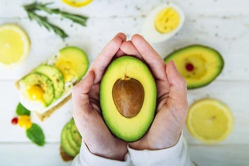 Bí quyết cải thiện lipid máu bằng cách ăn quả bơ mỗi ngày