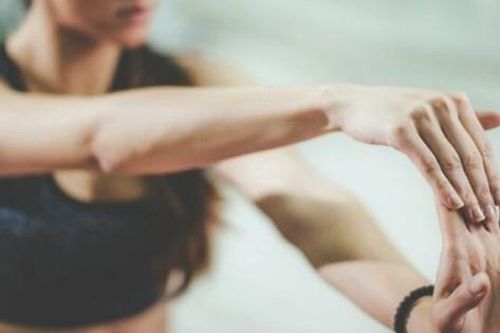 Bài tập giảm cứng khớp cho người mắc Hội chứng volkmann