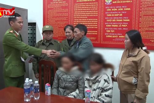Lực lượng công an cơ sở giúp hai bé gái đi lạc đoàn tụ với gia đình