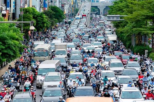 Chính phủ đề nghị Hà Nội giảm dần xe máy, thu phí ô tô vào nội đô trong giờ cao điểm