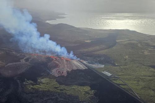 Núi lửa phun trào ở Iceland, du khách phải sơ tán