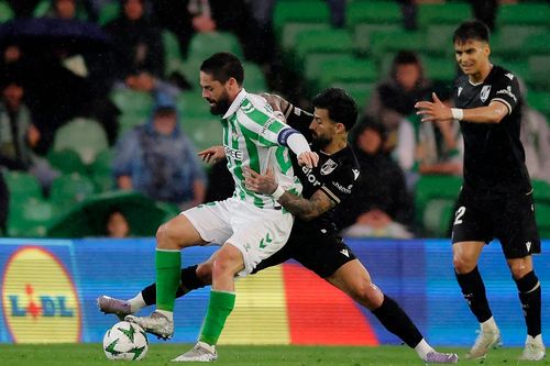 Isco gây ngỡ ngàng