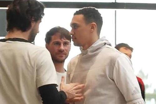 Alexander-Arnold bị lạnh nhạt ở Liverpool