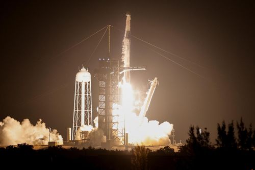 Nhà đầu tư Bitcoin mua chuyến bay SpaceX chinh phục hai cực Trái Đất