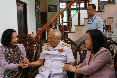 Phó Chủ tịch Quốc hội thăm Anh hùng Lực lượng vũ trang nhân dân Hồ Đắc Thạnh ở Phú Yên