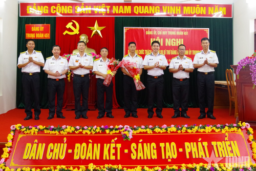 Bàn giao chức trách, nhiệm vụ Bí thư Đảng ủy, Chính ủy Trung đoàn 451