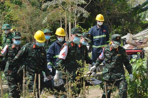 Quân đội nhân dân Việt Nam nỗ lực tìm kiếm, cứu hộ nạn nhân trong đống đổ nát ở thủ đô Myanmar