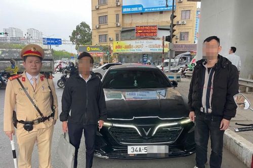 Chặn bắt ô tô là tang vật vụ án đang lưu thông trên đường