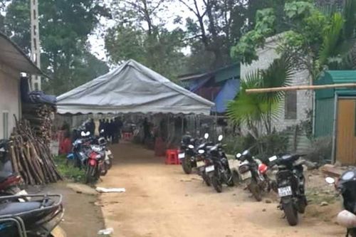 Nghệ An: Người vợ khóc ngất rồi tử vong khi đưa tang chồng