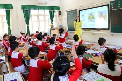 Giáo viên hợp đồng dưới 12 tháng có được hưởng phụ cấp ưu đãi đứng lớp?