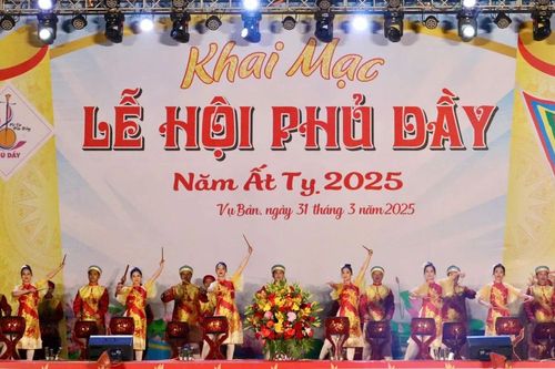 Khai mạc lễ hội Phủ Dầy năm 2025