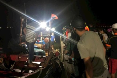 2 tàu cá gạp nạn, phải thả trôi trên vùng biển Quảng Ngãi