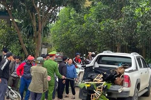 Tông vào xe bán tải đi cùng chiều, hai học sinh lớp 11 thương vong