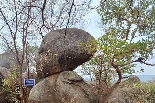 Cận cảnh 'núi thần Chư Tao Yang' được Vua Lửa chọn làm lễ cầu mưa