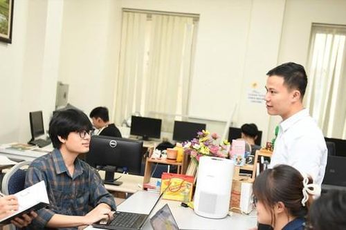 Người trẻ nghiện mạng xã hội