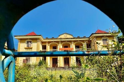 Nhếch nhác, hoang tàn hàng loạt trụ sở hậu sáp nhập