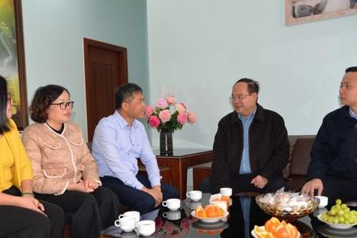 Bí thư Tỉnh ủy Cao Bằng thăm thân nhân gia đình các đảng viên Chi bộ đầu tiên của tỉnh