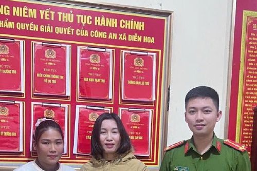 Công an xã hỗ trợ người dân nhận lại 99 triệu đồng do chuyển nhầm