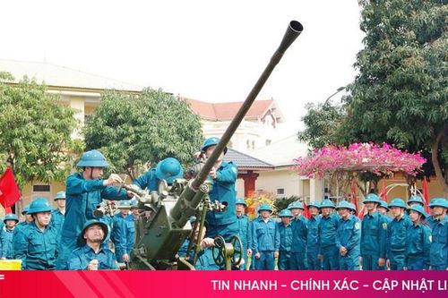 Chiến sĩ 'sao vuông' hăng say huấn luyện phương án bảo vệ bầu trời