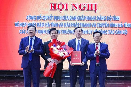 Công bố quyết định hợp nhất Báo Hà Tĩnh và Đài Phát thanh-Truyền hình Hà Tĩnh