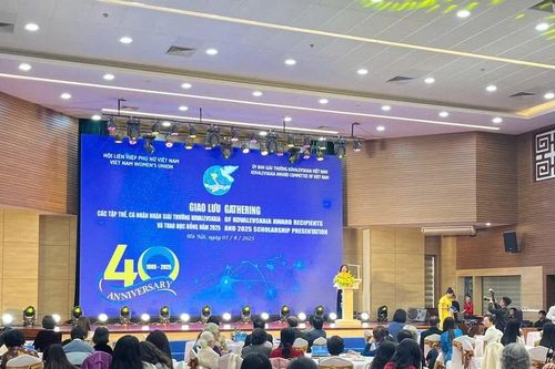 Giao lưu các tập thể, cá nhân nhận Giải thưởng và Trao học bổng Kovalevskaia